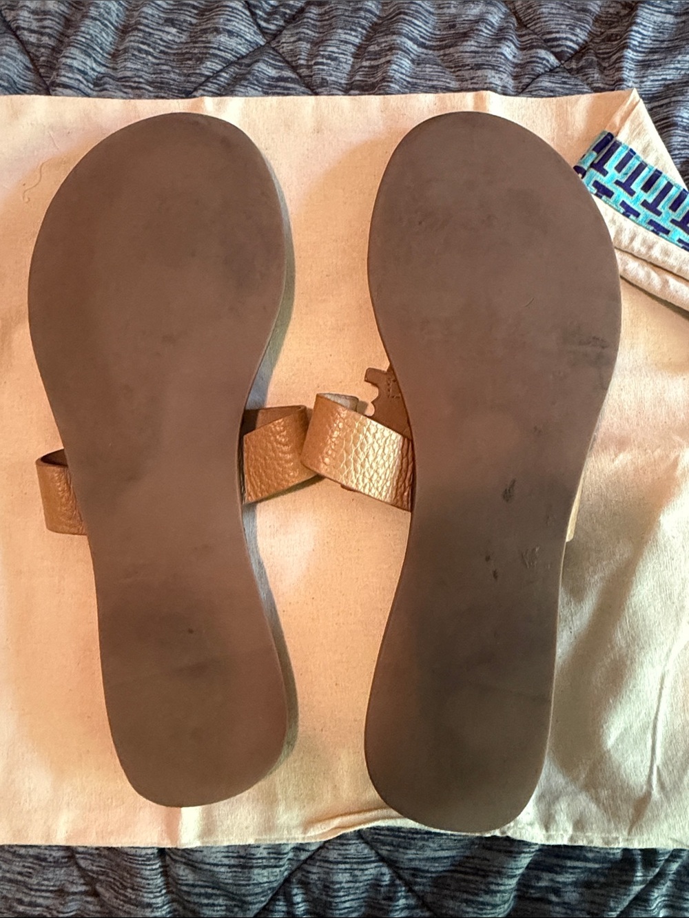 Tory Burch Tan Leather Logo Thong Sandals Size 10.5 w/ dust bag - Picture 4 of 7
